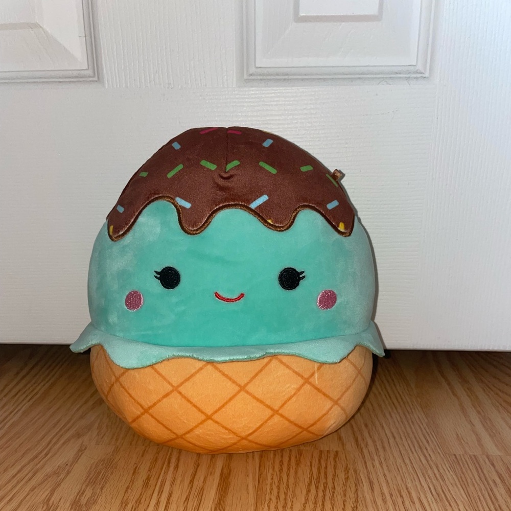 8 INCH MAYA MINT ICE CREAM SQUISHMALLOW
